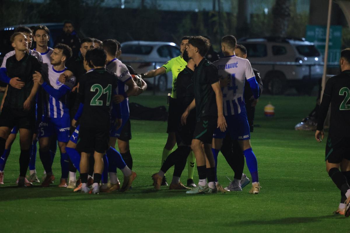 Scandal pe teren în Craiova - Konyaspor