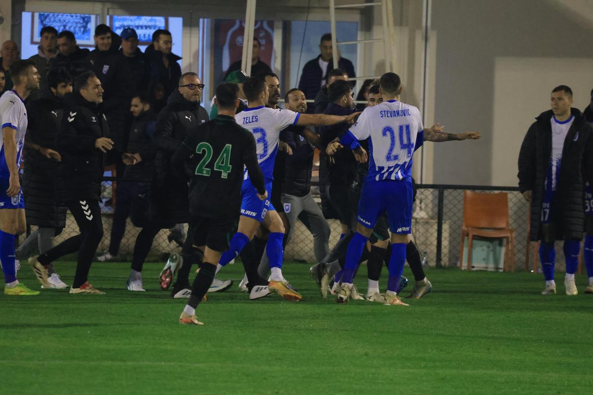 Bătaie generală la primul amical al Universității Craiova din Antalya: Coelho a intrat pe teren » Imagini de pe gazon
