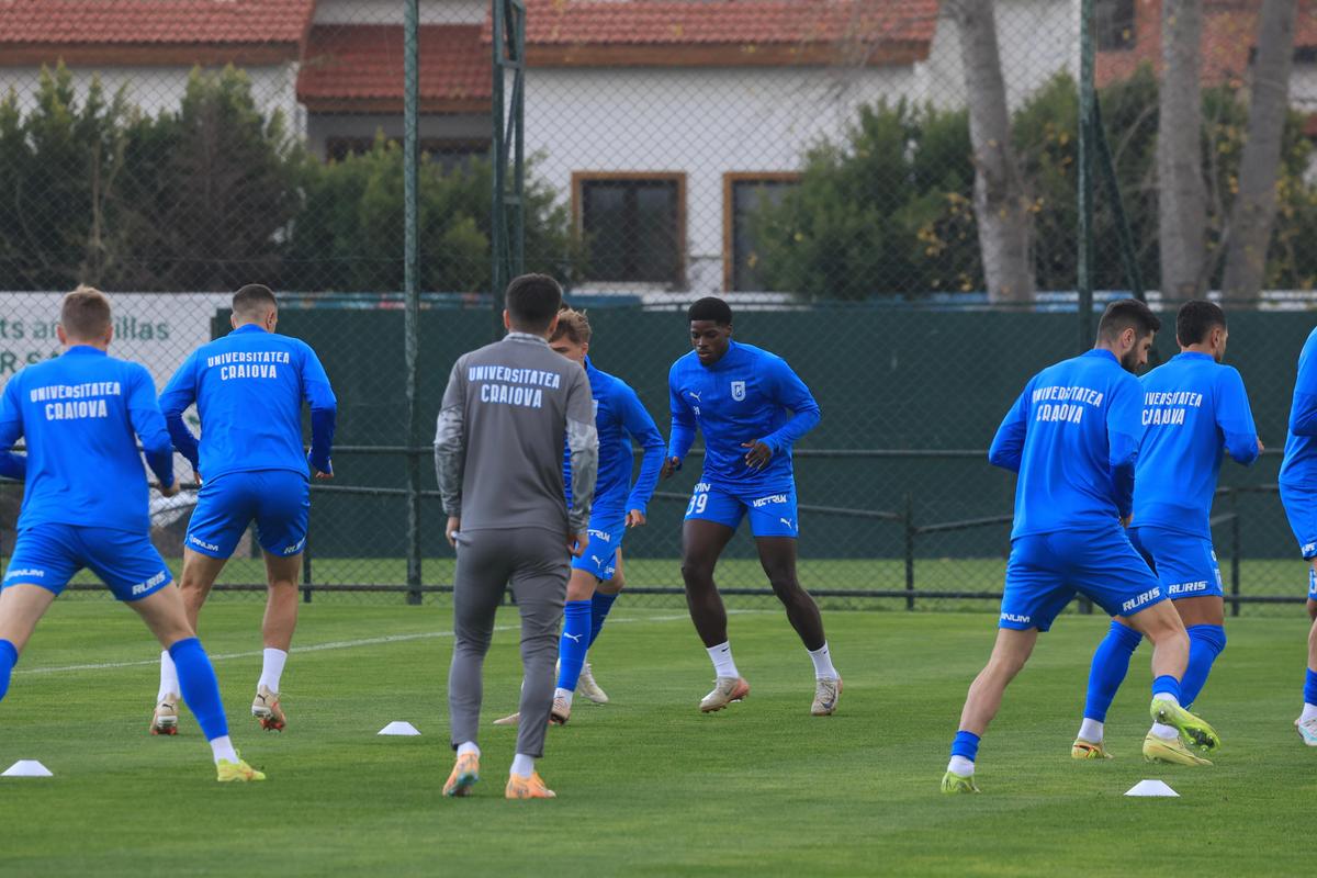 Universitatea Craiova - Konyaspor s-a încheiat cu mare scandal! Arbitrul a fluierat finalul în minutul 88 din cauza incidentelor