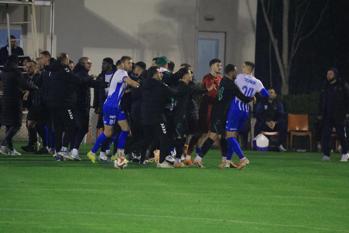 Scandal pe teren în Craiova - Konyaspor