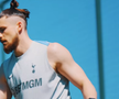 Radu Drăgușin a deschis ușile casei sale / foto: YouTube Tottenham Hotspur