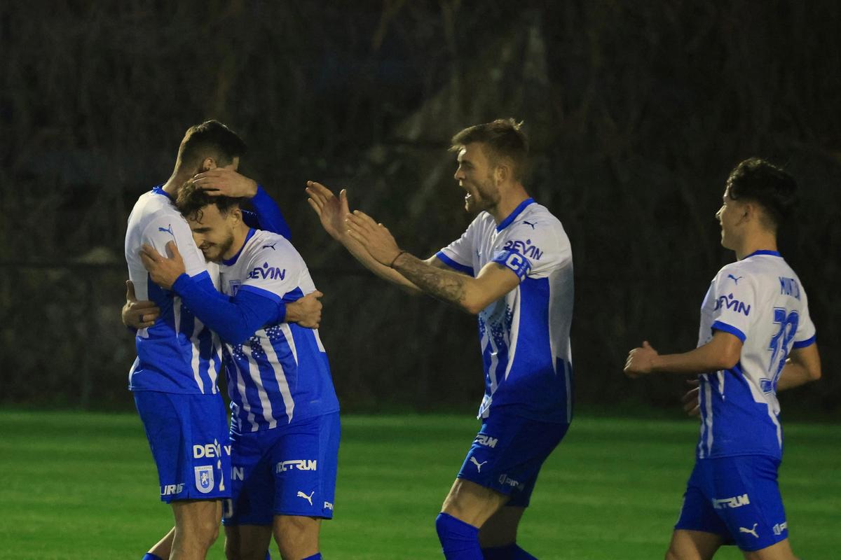Universitatea Craiova - Konyaspor s-a încheiat cu mare scandal! Arbitrul a fluierat finalul în minutul 88 din cauza incidentelor