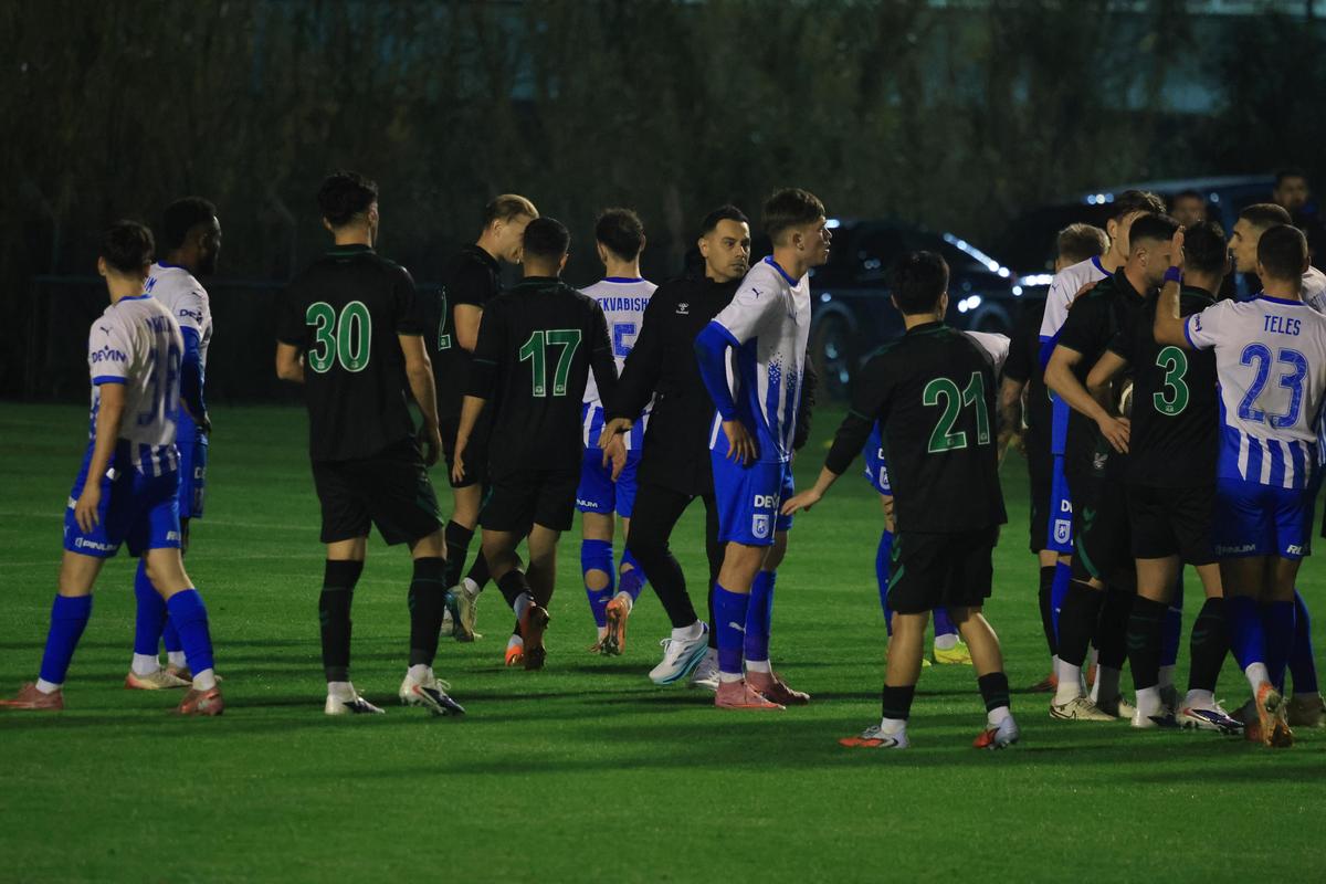 Universitatea Craiova - Konyaspor s-a încheiat cu mare scandal! Arbitrul a fluierat finalul în minutul 88 din cauza incidentelor