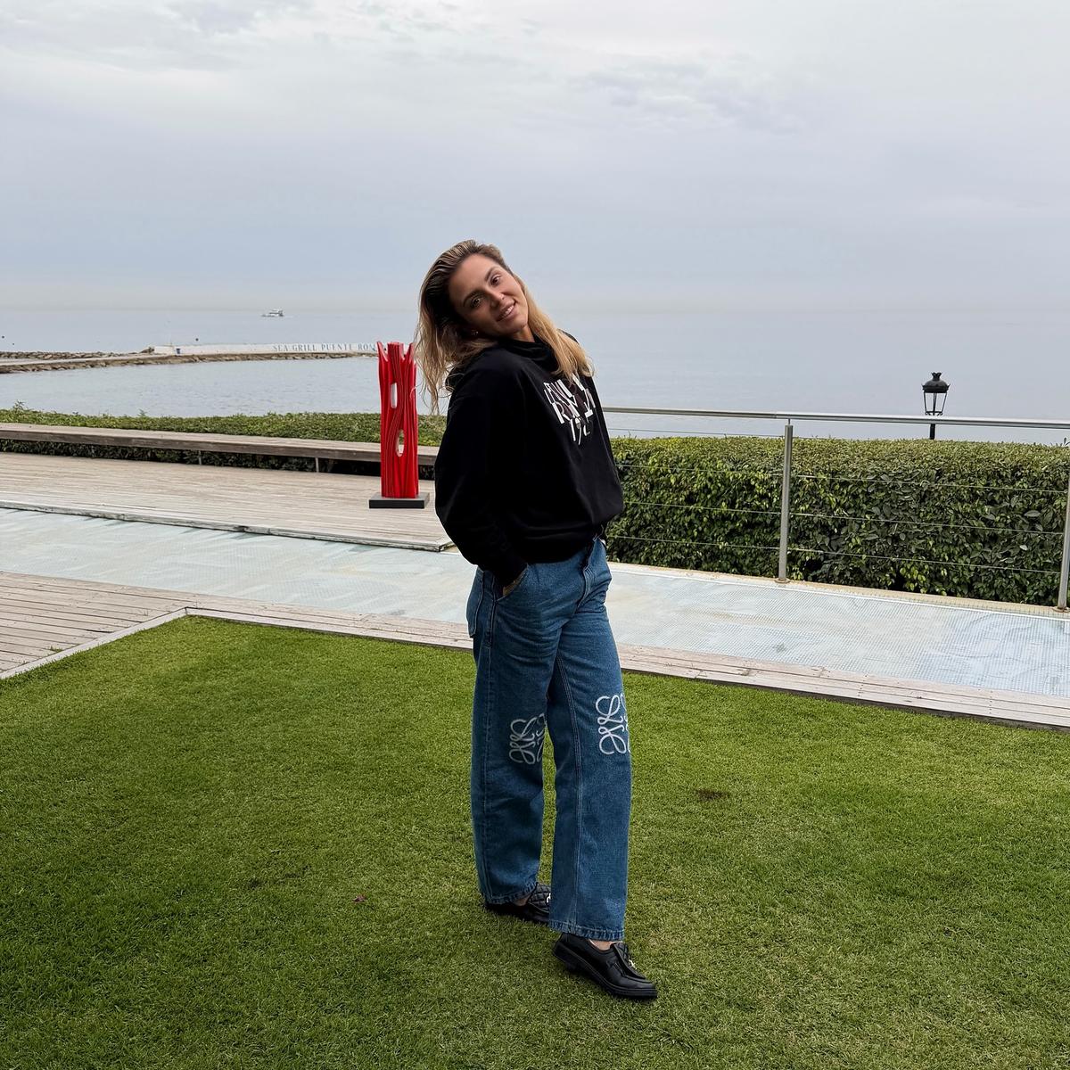 Și-a încărcat bateriile la Mamaia! Jaqueline Cristian, vacanță „ca fetele” după operația la genunchi