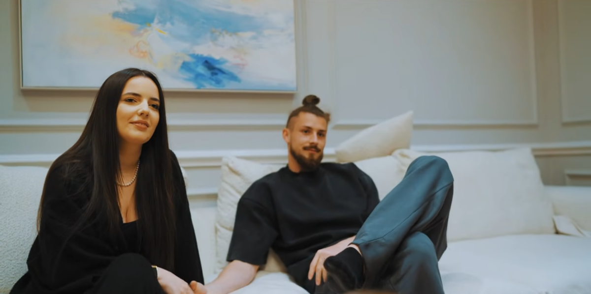 Radu Drăgușin a deschis ușa casei sale