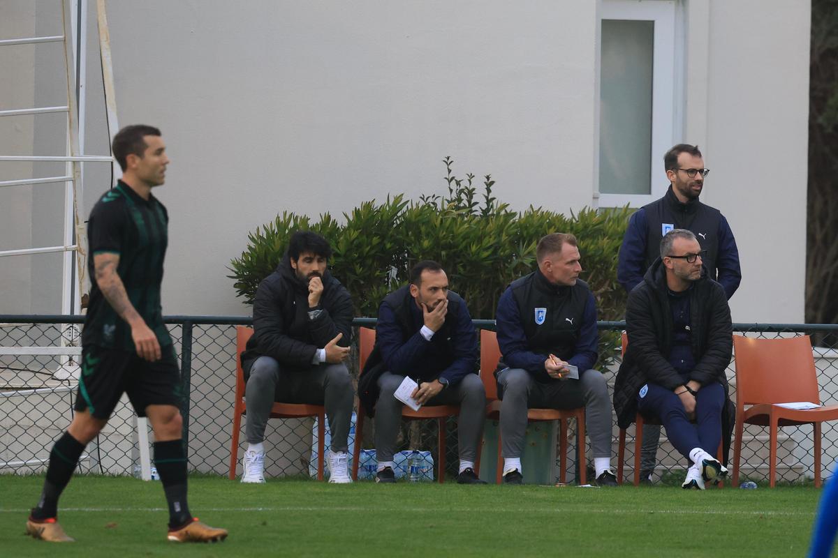 Universitatea Craiova - Konyaspor s-a încheiat cu mare scandal! Arbitrul a fluierat finalul în minutul 88 din cauza incidentelor