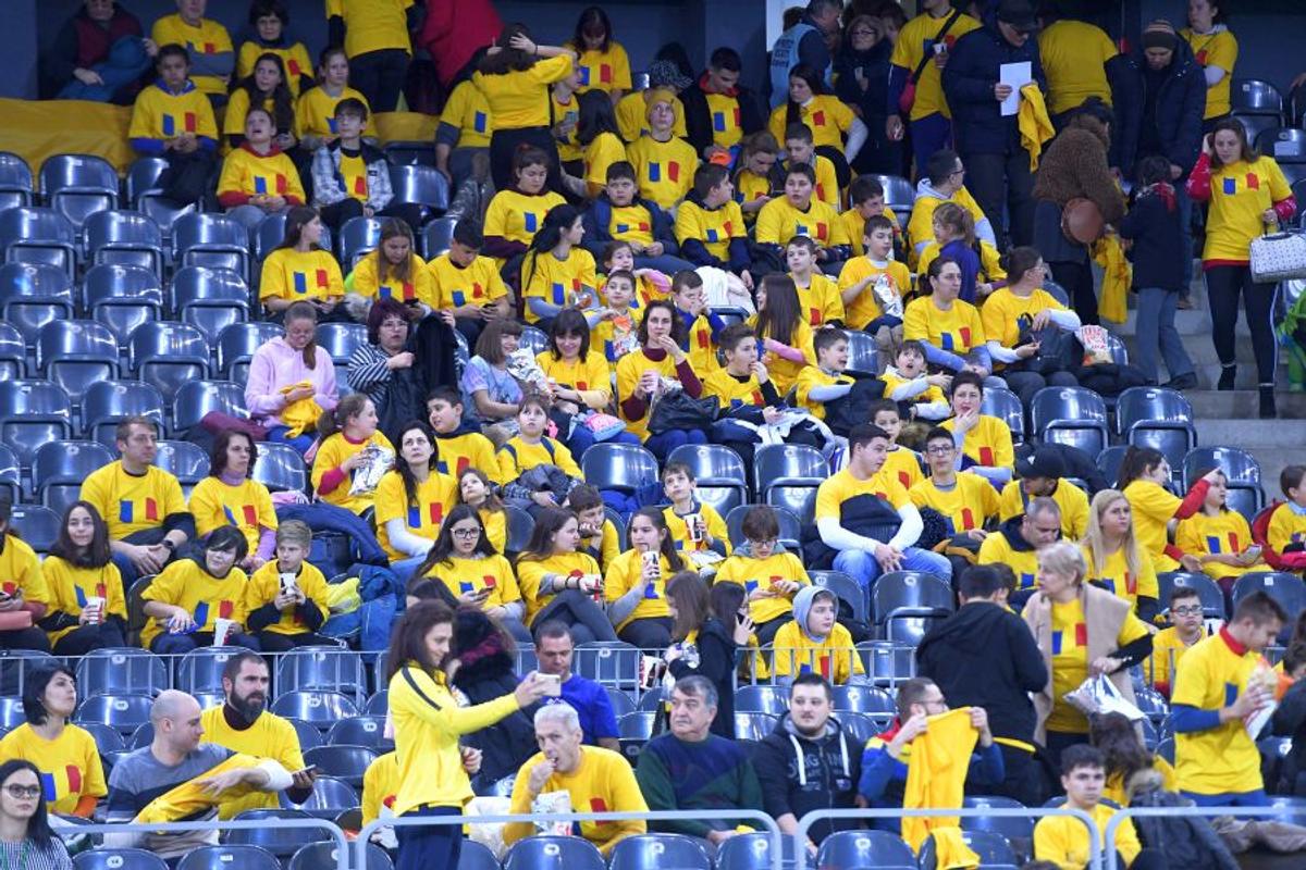 FED CUP, România - Rusia //  FOTO 3 detalii din Sala Polivalentă: cum a fost surprins Dan Petrescu, ce a făcut Emil Boc + noua „regulă” impusă de jucătoare