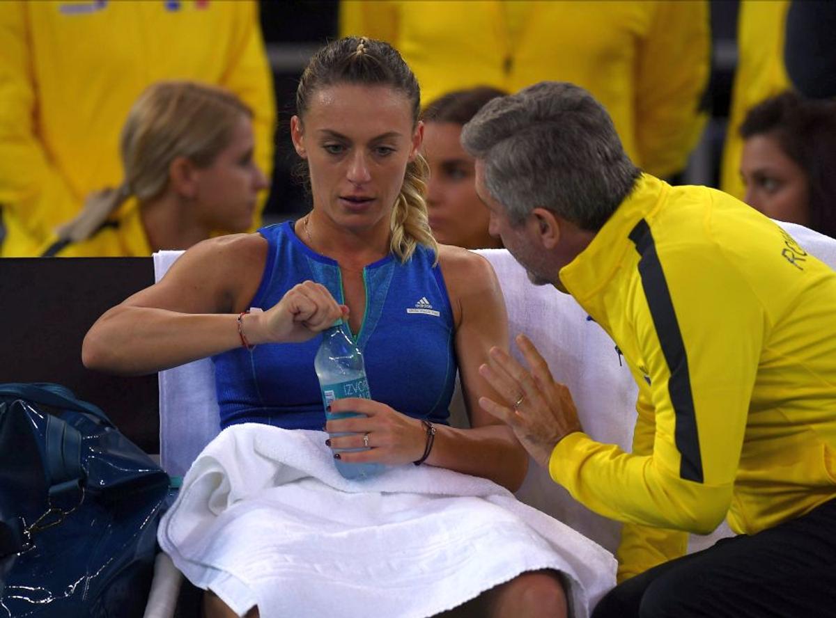 ROMÂNIA - RUSIA, FED CUP // Cronica primului meci al zilei, Ruse - Alexandrova 1-6, 4-6 » Prea multe emoții