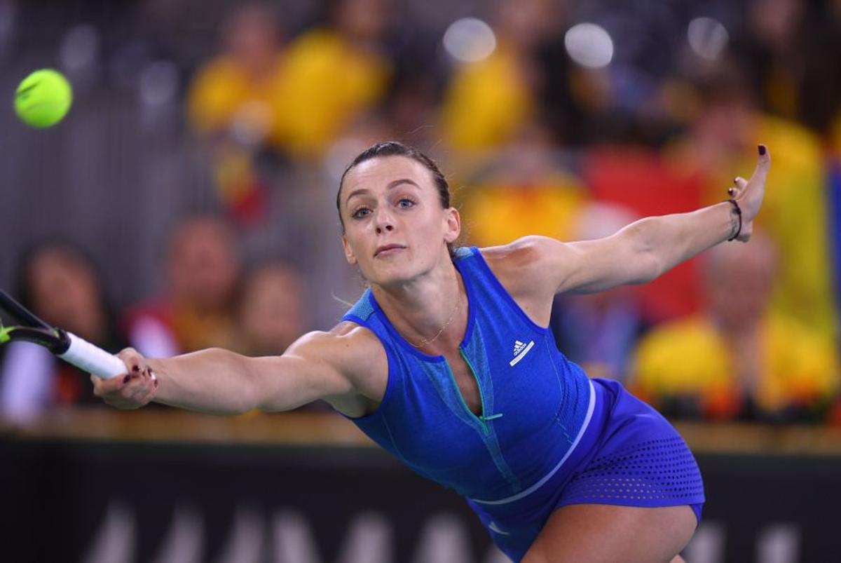 ROMÂNIA - RUSIA, FED CUP // Cronica primului meci al zilei, Ruse - Alexandrova 1-6, 4-6 » Prea multe emoții