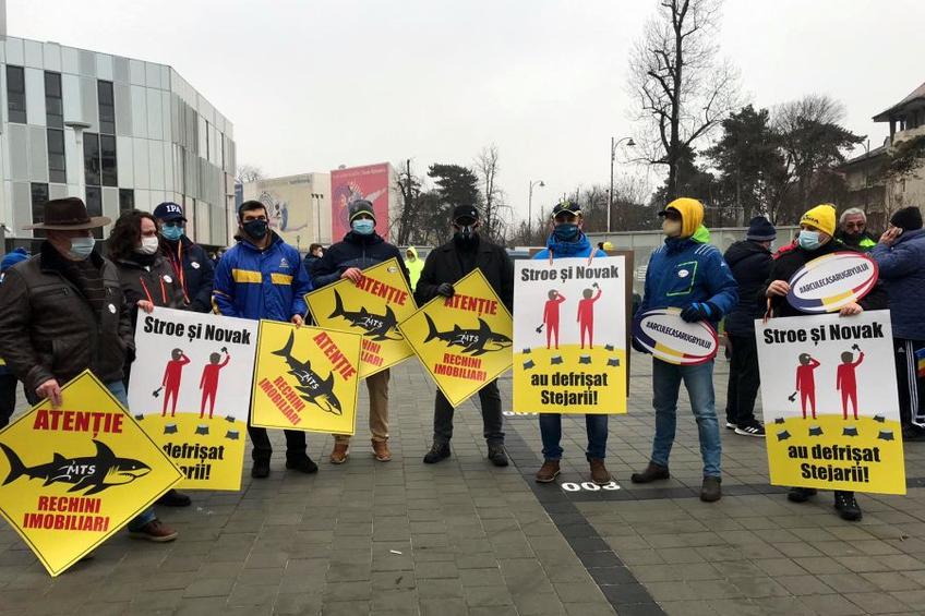 Suporterii s-au strâns pentru a protesta în fața stadionului „Arcul de Triumf” / Sursă foto: GSP.ro