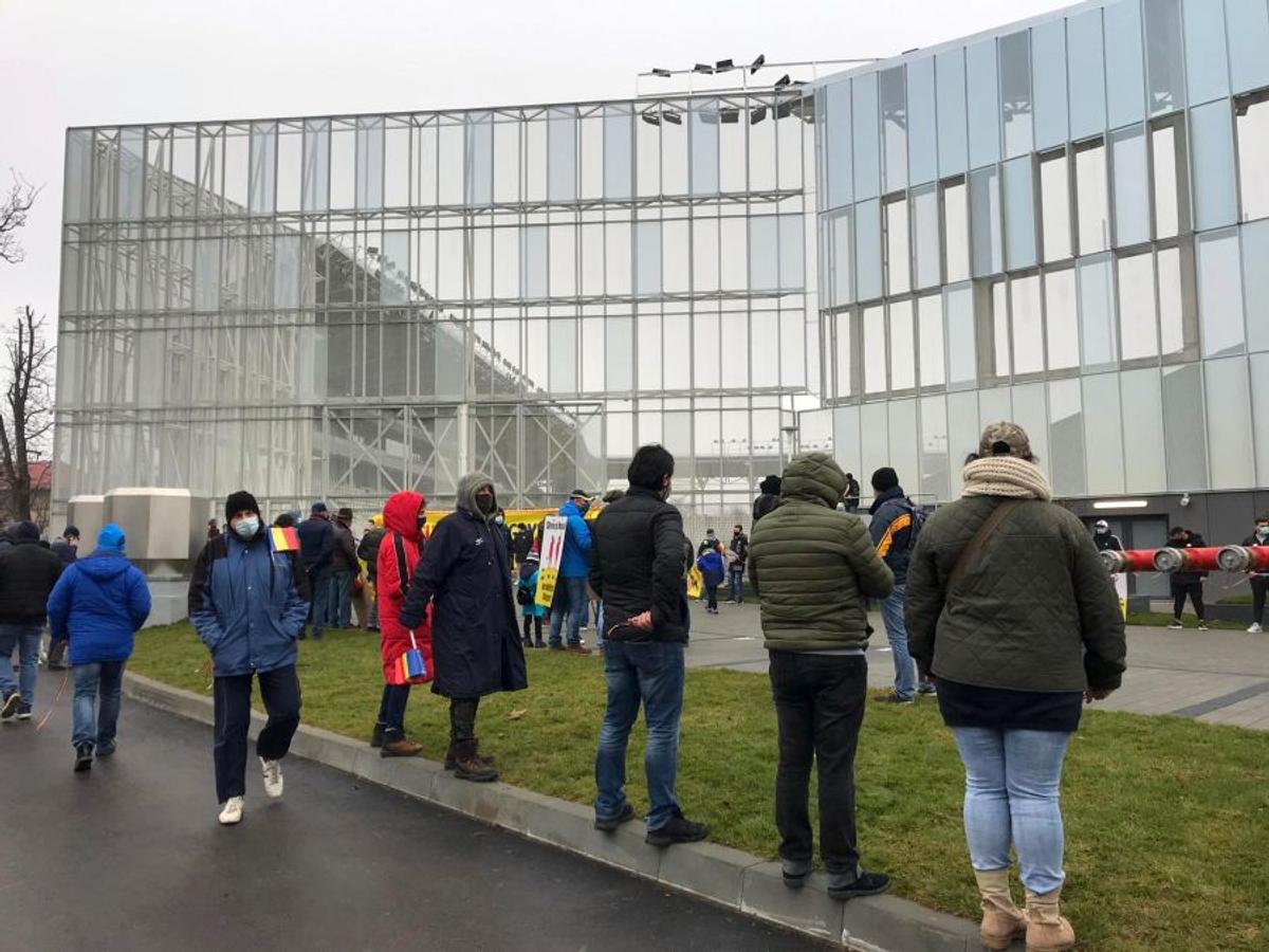 Protest la stadionul Arcul de Triumf, suporterii au ieșit în stradă