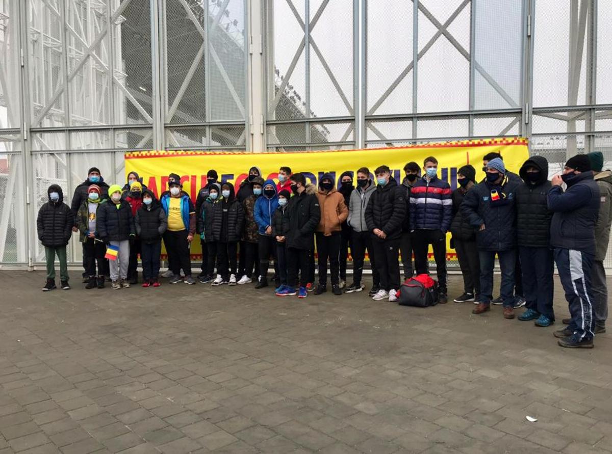 VIDEO+FOTO Protest la stadionul Arcul de Triumf, suporterii au ieșit în stradă: „Stroe și Novak au defrișat stejarii”