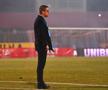 FC Botoșani a învins-o categoric pe Dinamo, scor 4-0. Fanii-finanțatori din programul DDB și-au pierdut răbdarea cu Flavius Stoican (45 de ani) și au demarat negocierile cu cehul Dusan Uhrin Jr. (54 de ani).