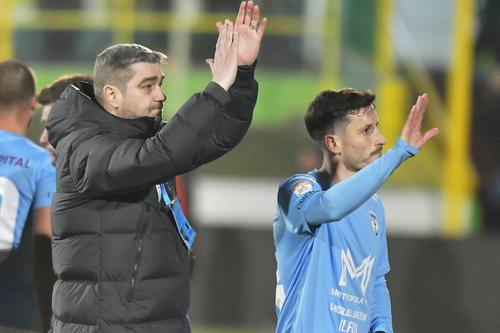 Liviu Ciobotariu, antrenor FC Voluntari (stânga) // foto: Imago Images