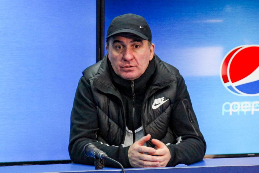 Gică Hagi, alintat de microbiști cu porecla „Regele”, și-a sărbătorit ziua de naștere cu o criză de nervi și invocarea unei conspirații la adresa Farului (foto: sportpictures.eu) Oglinda