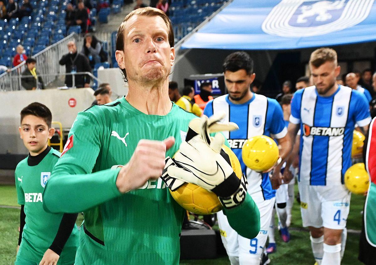 CFR CLUJ // FOTO Latura mai puțin văzută a lui Giedrius Arlauskis, portarul CFR-ului » Chef de sushi, pescar, vânător și golfer