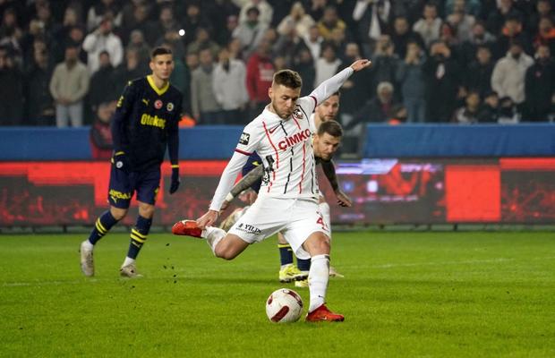 Alexandru Maxim, cel mai slab sezon din carieră » Doar 6 goluri influențate și 3 penalty-uri ratate din cele 5 executate!