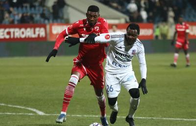 Dinamo s-a încurcat la Botoșani, dar a urcat pe primul loc în Superliga! » Cum arată clasamentul