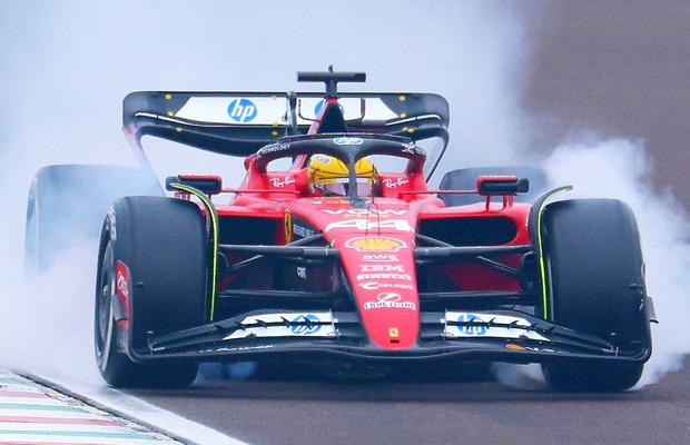 Lewis Hamilton, accident în teste cu un Ferrari 2023 » Teoria lui David Coulthard: „E vorba de propulsia mai agresivă”