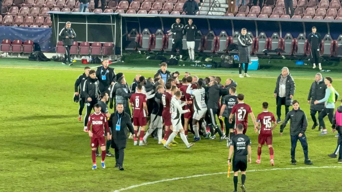 Cristiano Bergodi a făcut scandal la finalul meciului dintre CFR Cluj și U Cluj