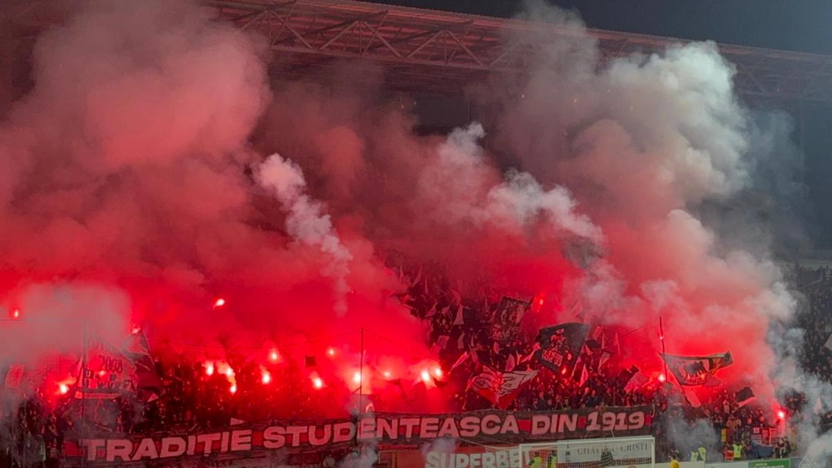 „Bug” ca-n FIFA 98 » Portarul Popa, plonjon bizar la golul lui Nistor din CFR Cluj - U Cluj