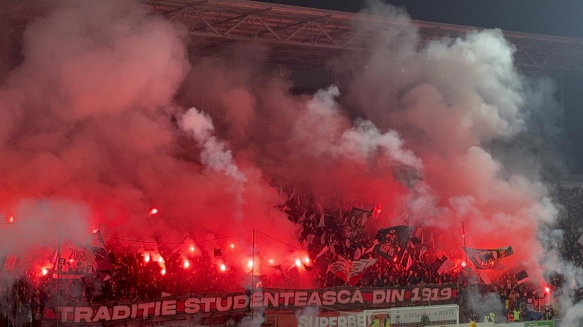 „Bug” ca-n FIFA 98 » Portarul Popa, plonjon bizar la golul lui Nistor din CFR Cluj - U Cluj