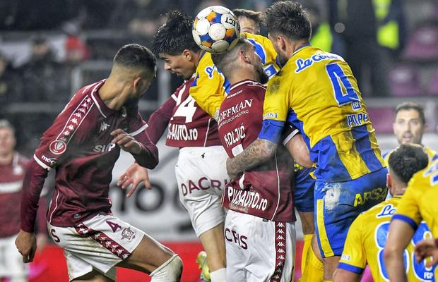 Întrebat după Rapid - Petrolul: „E adevărat că sunteți certați cu antrenorul?”