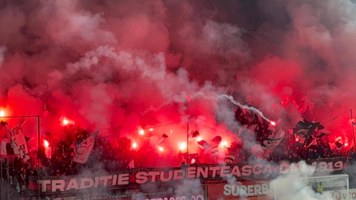 „Bug” ca-n FIFA 98 » Portarul Popa, plonjon bizar la golul lui Nistor din CFR Cluj - U Cluj