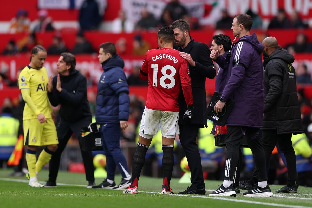 Radu Drăgușin n-a putut opri „tăvălugul” lui Manchester United » Românul a prins aproape 70 de minute
