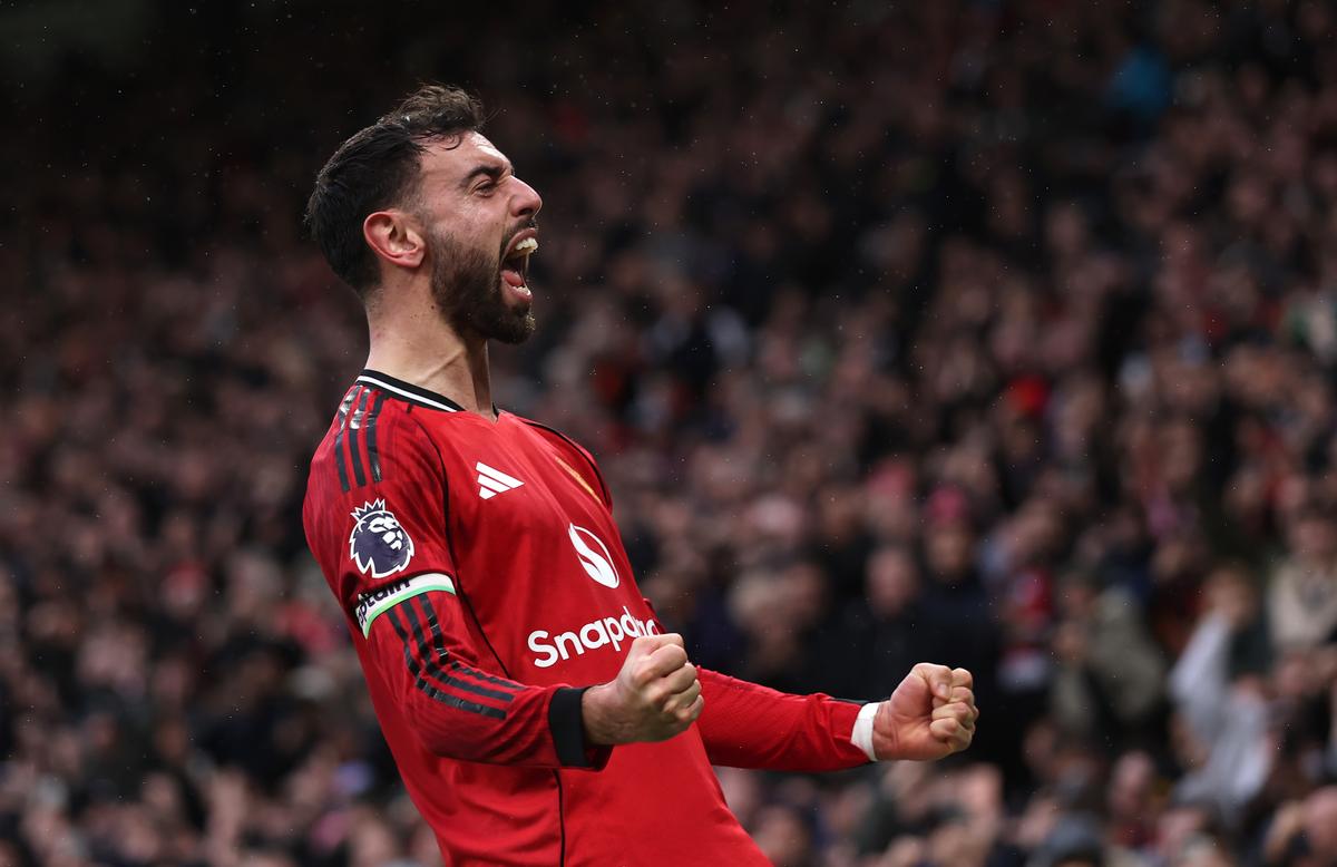 Radu Drăgușin n-a putut opri „tăvălugul” lui Manchester United » Românul a prins aproape 70 de minute