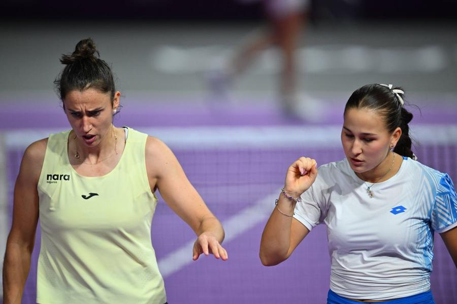 Sara Sorribes Tormo (stânga) și Kamilla Rakhimova (dreapta), campioanele competiției de dublu de la Transylvania Open/Foto: Imago Images Kamilla Rakhimova, gest impresionant înainte de a câștiga finala de dublu de la Transylvana Open: „Poate îi vinde pe Amazon, nu știu”