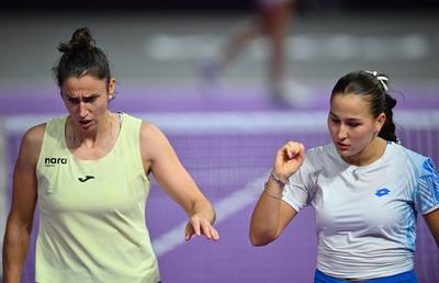 Kamilla Rakhimova și Sara Sorribes Tormo, campioanele Transylvania Open la dublu! Revenire impresionantă a câștigătoarelor în setul secund