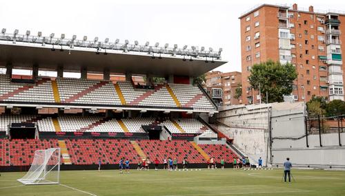 Starea noului gazon pus pe stadionul Vallecas și timpul nefavorabil au provocat amânarea partidei Rayo - Oviedo