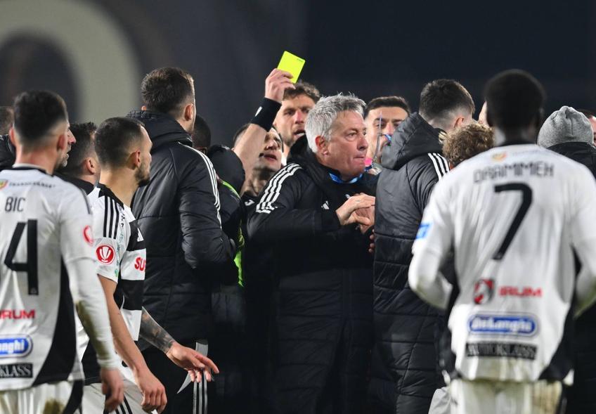 Cristiano Bergodi, acces de furie la finalul meciului CFR - U Cluj  / FOTO: Imago