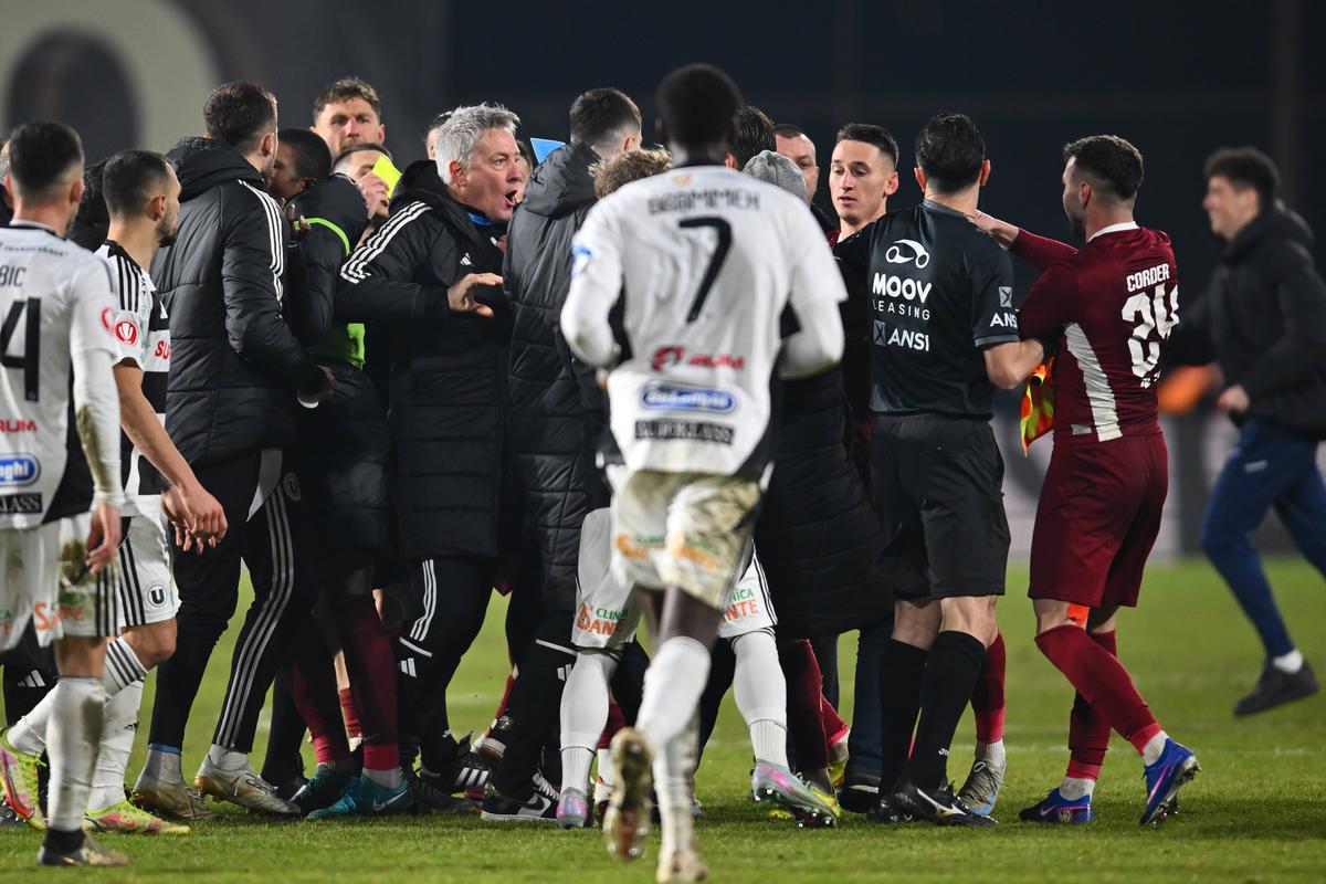 Cristiano Bergodi a făcut scandal la finalul meciului dintre CFR Cluj și U Cluj