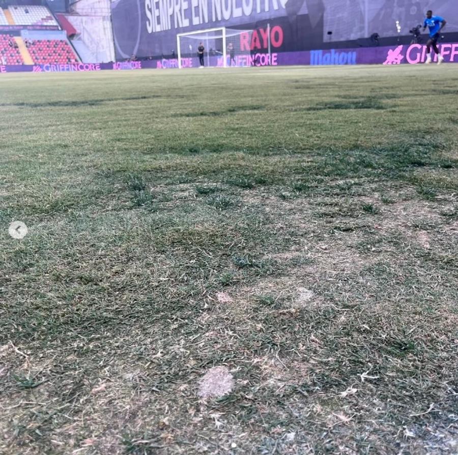 Așa arăta gazonul în Vallecas înaintea înlocuriii sale de către Rayo. Nu s-a schimbat însă mare lucru Decizie neașteptată în LaLiga: duelul Rațiu - Moldovan, interzis! » „Se pune în pericol integritatea”
