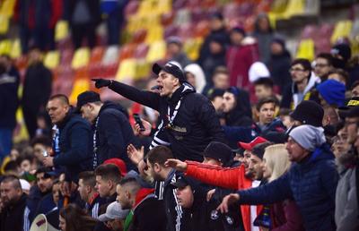 FCSB // VIDEO Cine îl mai înțelege pe Vintilă? „Îmi pare bine că sunt mulți fani supărați!” » Ce spune despre posibila lui demitere