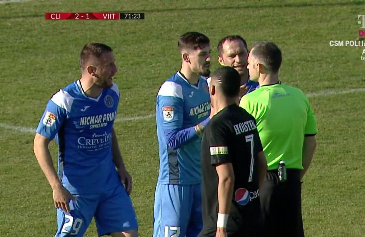// FOTO Două faze controversate în repriza secundă! Arbitrul Lucian Rusandu a neumulțumit pe toată lumea