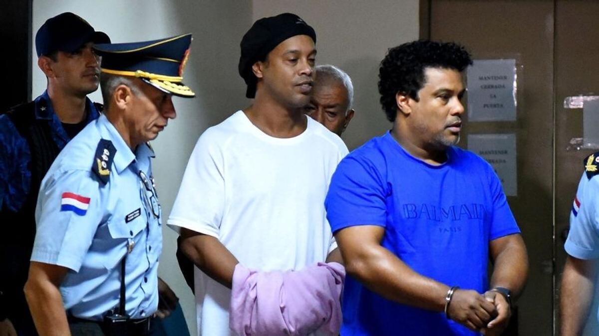 Ronaldinho și fratele său au dormit la pușcărie! UPDATE: Judecătorii cer prelungirea arestării preventive!