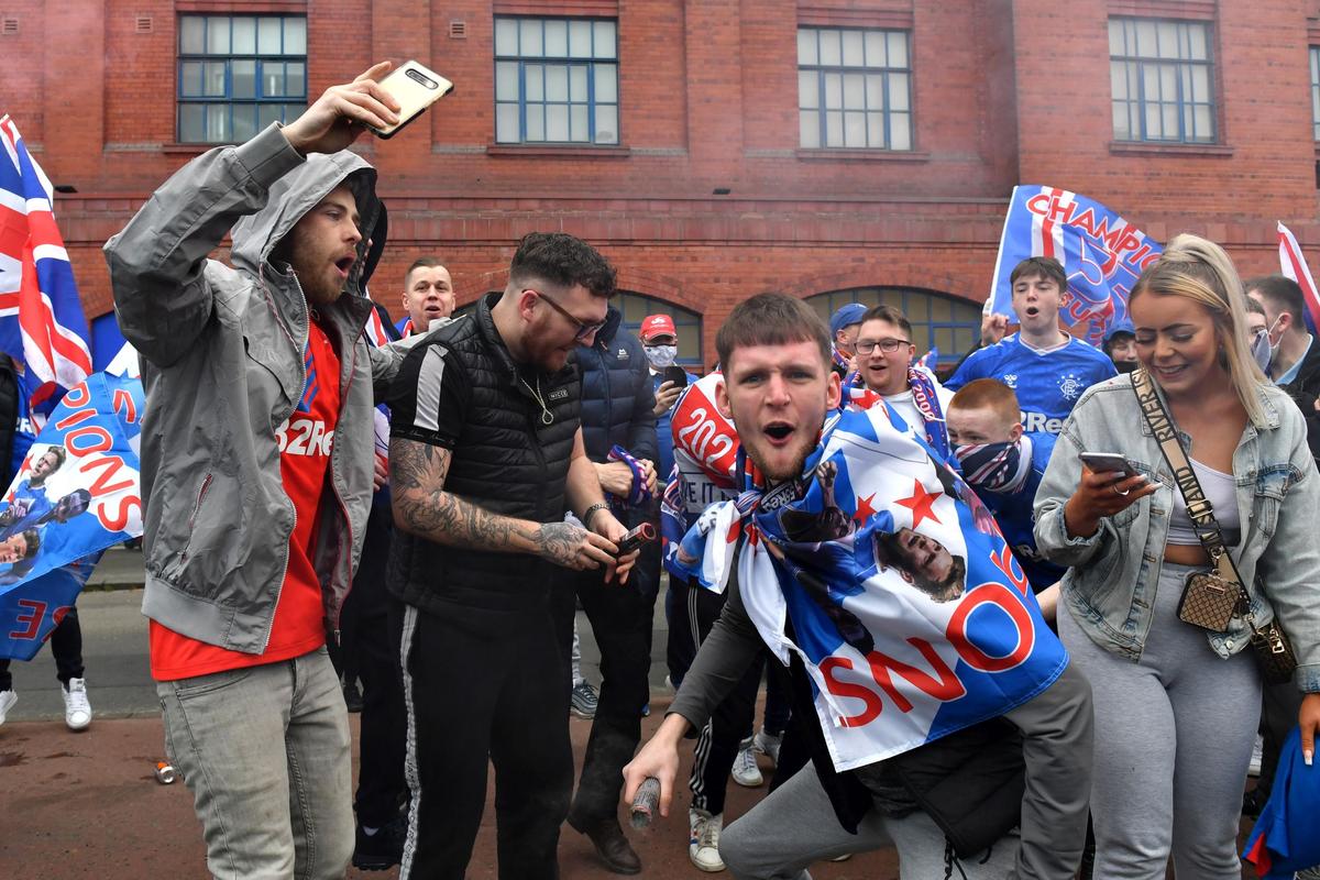 Suporterii Glasgow Rangers sărbătoresc titlul