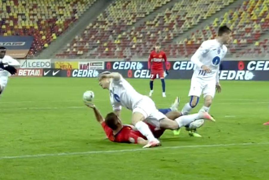 Momentul în care Butean îl calcă pe Miron / Captură Digi Sport FOTO. Imagini dure » Miron, tăiat cu crampoanele! Stoperul lui FCSB a început să sângereze