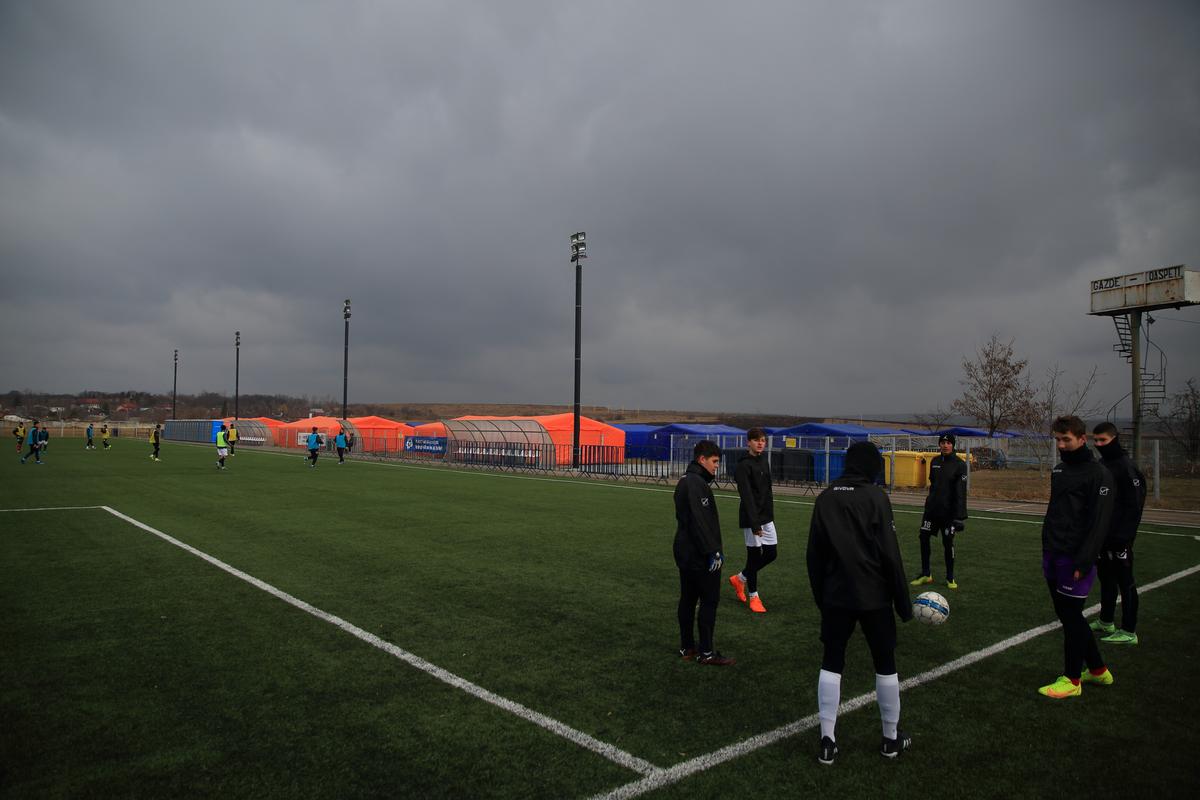 Moldova e tabără pentru ucraineni » Au fost amplasate corturi pentru refugiați în centrul de pregătire al lui Poli Iași