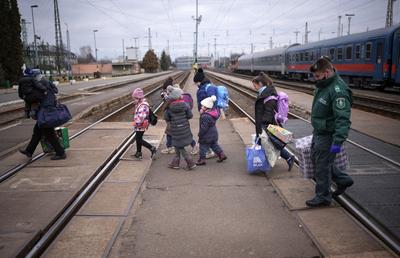 Moldova e tabără pentru ucraineni » Au fost amplasate corturi pentru refugiați în centrul de pregătire al lui Poli Iași