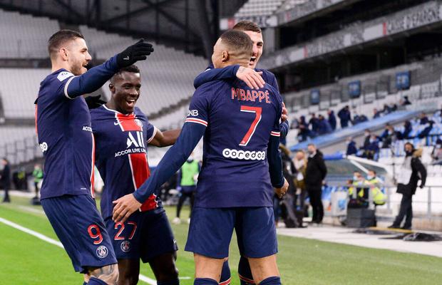 Val de mesaje rasiste la adresa jucătorului care l-a accidentat pe Mbappe » Starul lui PSG a reacționat imediat