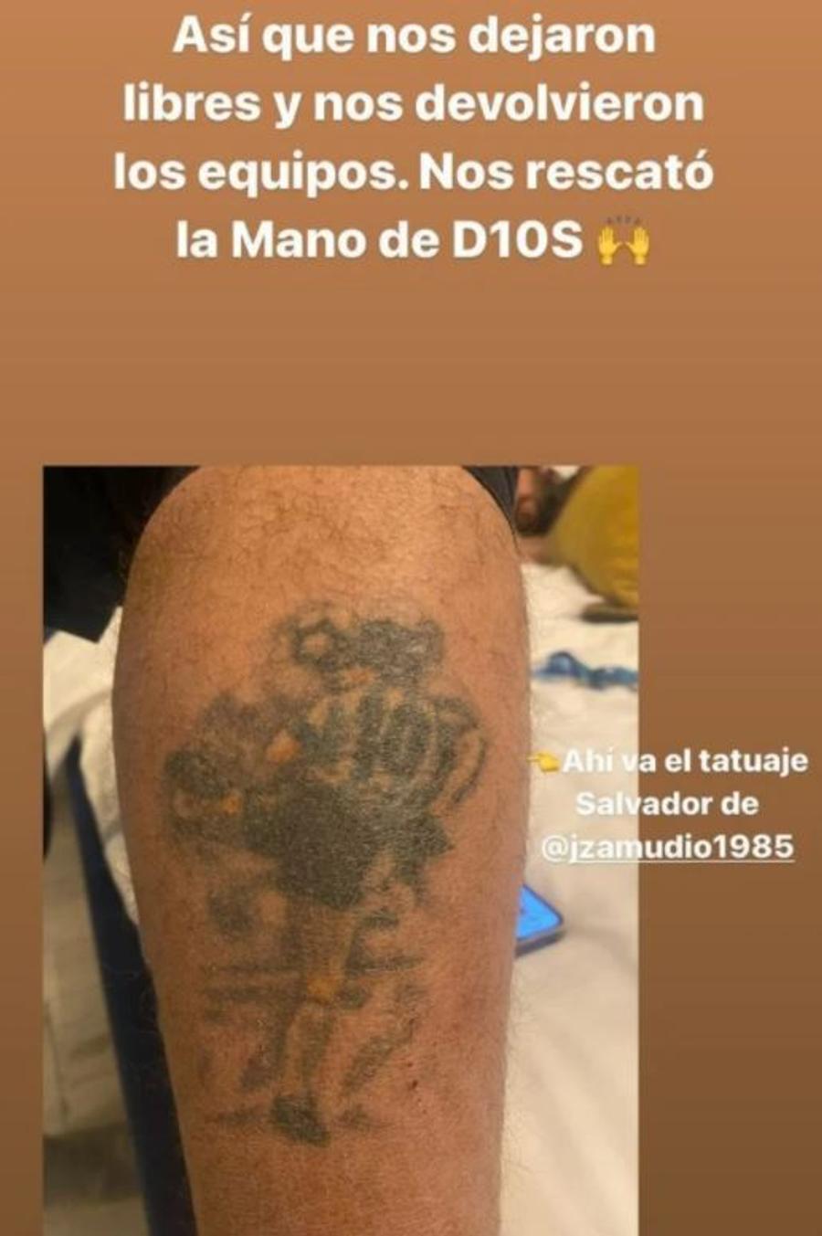 Tatuajul „salvator” cu Diego Maradona // Foto: Instagram Jurnaliști sud-americani, eliberați în Ucraina după ce au arătat tatuajul cu Diego Maradona: „Mâna lui Dumnezeu ne-a salvat!”