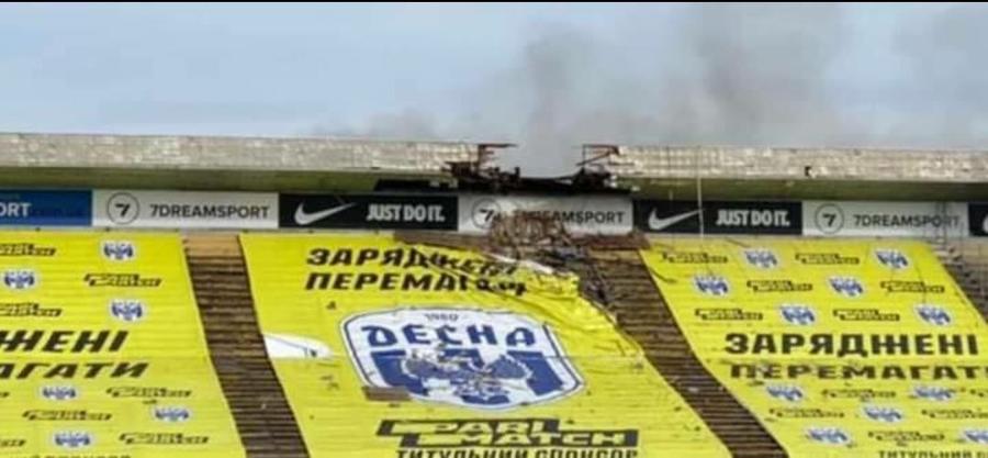 Stadionul din Chernihiv// Foto: Twitter Rușii atacă și stadioanele Ucrainei! Arenă din nordul țării lovită în plin
