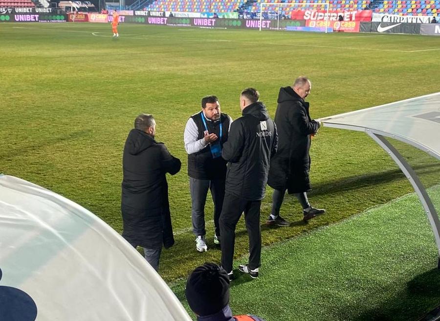 Marius Croitoru a purtat discuții înflăcărate cu arbitrul de rezervă al meciului de la Voluntari / foto: GSP Așa s-a încheiat „era Croitoru” la FC Argeș: mulți nervi, replici tăioase spre „greii” echipei și o ședință misterioasă în parcare