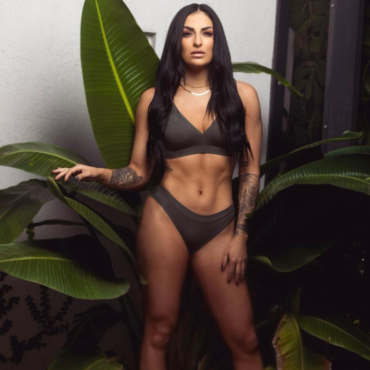 Una dintre cele mai duri femei din wrestling și-a găsit perechea » Cum și-a cerut iubita de soție