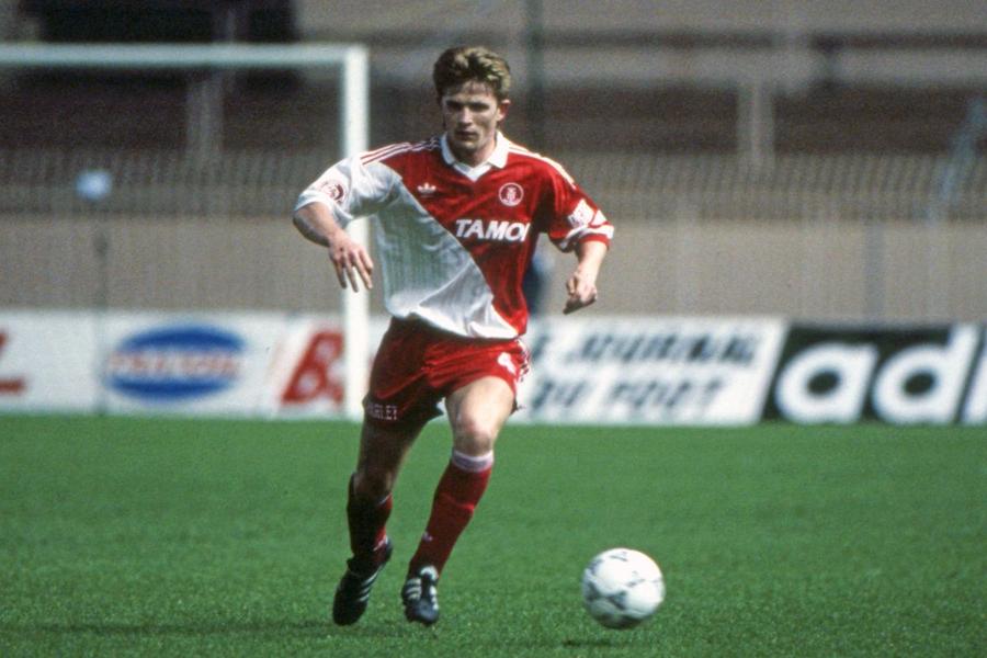 Emmanuel Petit, în sezonul 1993-1994, pe vremea când evolua la AS Monaco Acuzații grave la adresa lui Real: „Există o dorință de a ajuta Madridul, e în subconștientul arbitrilor!”