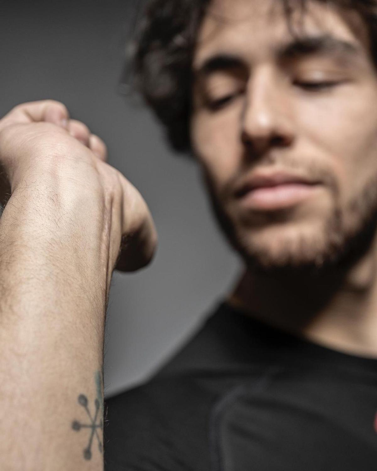 Durere și artă » Piloții din MotoGP așa cum nu i-ai mai văzut » S-au dezbrăcat și își arată cicatricile șocante, dar și tatuajele spectaculoase